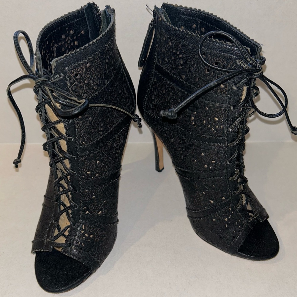 ALICE + OLIVIA Gale Black Leather Laser Cut Lace Up Heels Size 36 US 6.5-7